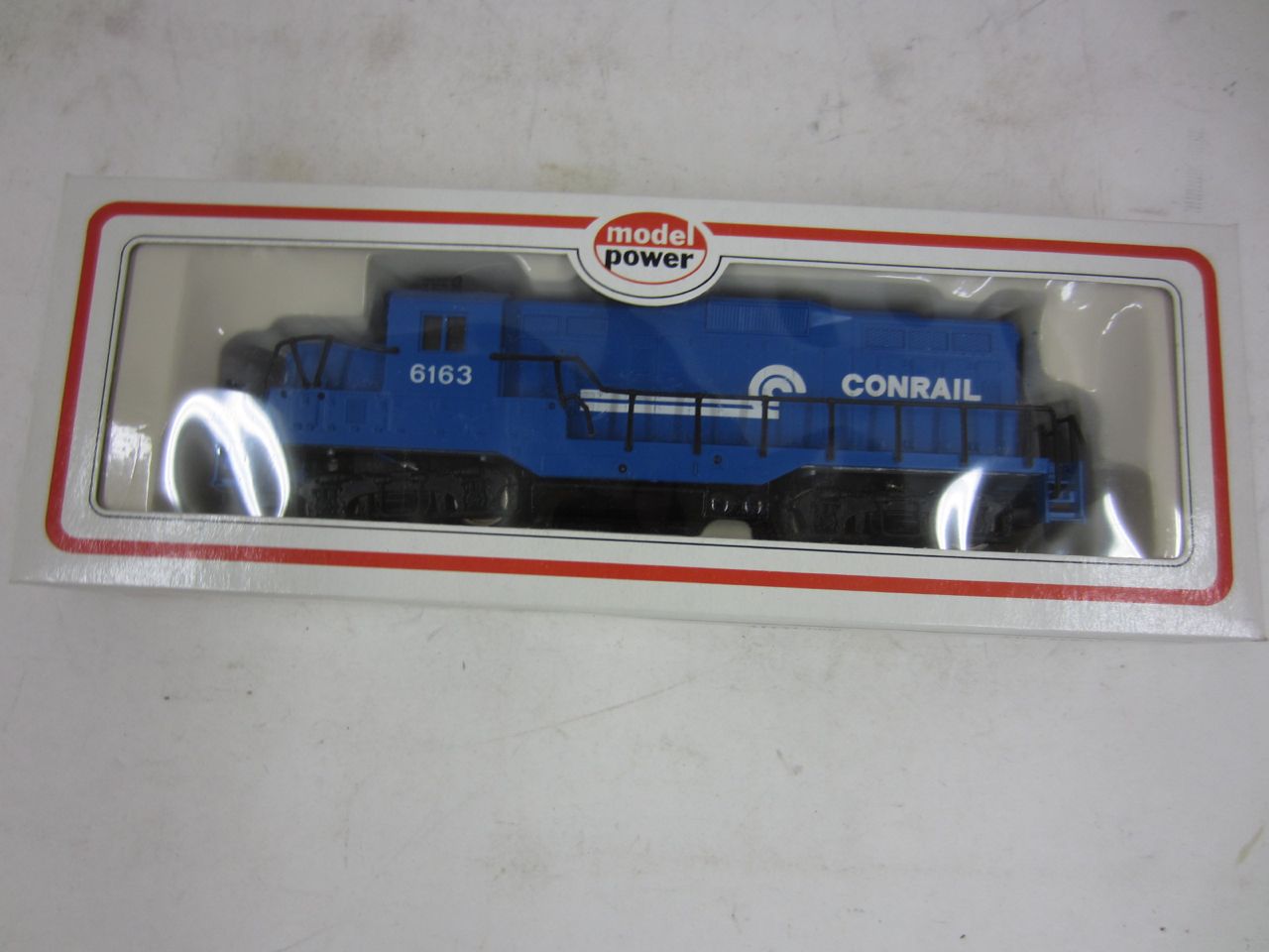 Model Power HO Scale 6752 CONRAIL 6163 GP9 Diesel Train